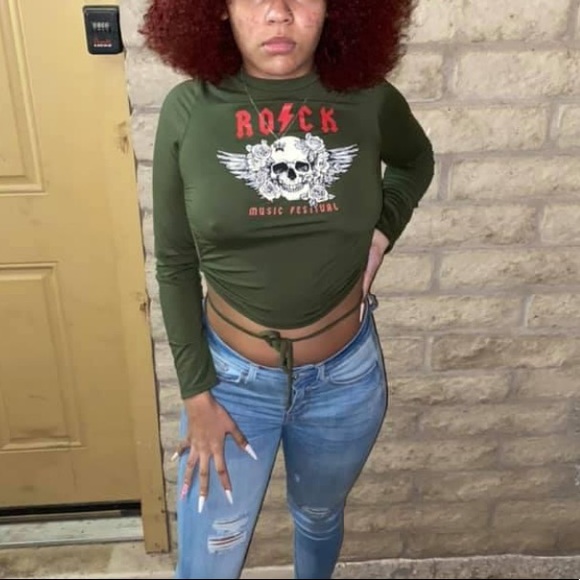 Cute shitt💚 - Picture 2 of 3